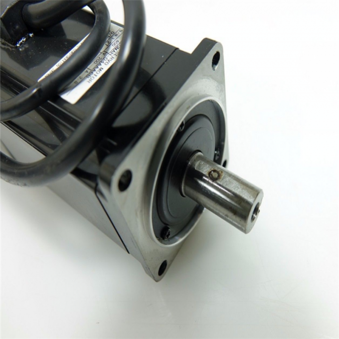 Sigma II SGMAH-04AAA6B del SERVOMOTORE SGMAH di CA di industriale del Giappone YASKAWA 400W 200V 2.8A 0