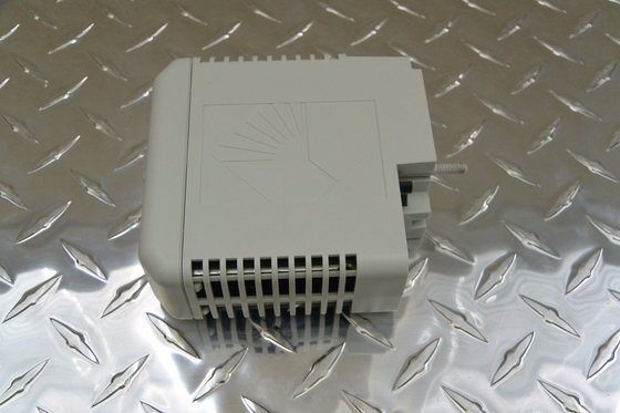 I MODULI 4-CHANNEL THC/MV dell'ingresso/uscita di EMERSON 8105-TI-TC HANNO INTRODOTTO il nuovo originale di 100%