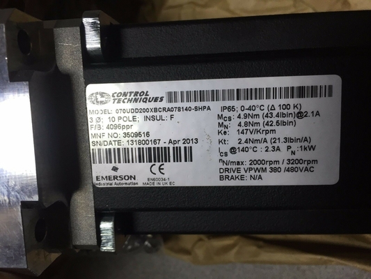 070UDD200XBCRA078140-SHPA il nuovo originale, il nero è colore principale, le tecniche di controllo Emerson Unimotor Servo Motor.