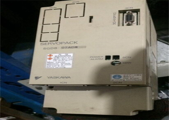 Yaskawa SGDB-07ADM AC SERVO AMPLIFICATORE 200V 0.7KW Coppia Velocità Controllo Posizione