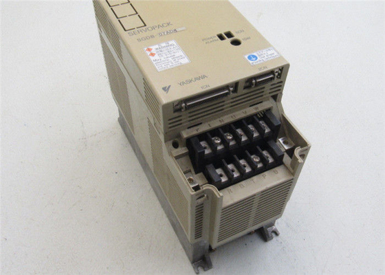 Yaskawa SGDB-07ADM AC SERVO AMPLIFICATORE 200V 0.7KW Coppia Velocità Controllo Posizione