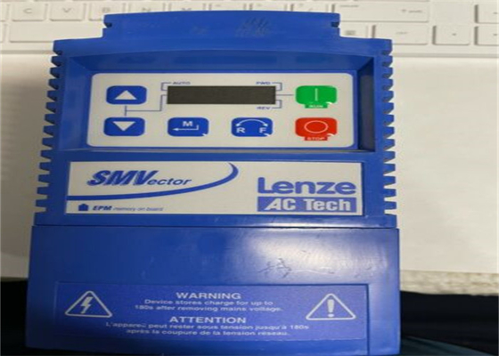 Lenze ESV371N01SXB DRIVE 0.37 KW TASTIERA STANDARD 120 VAC (DOPPIA USCITA) O 240 VAC