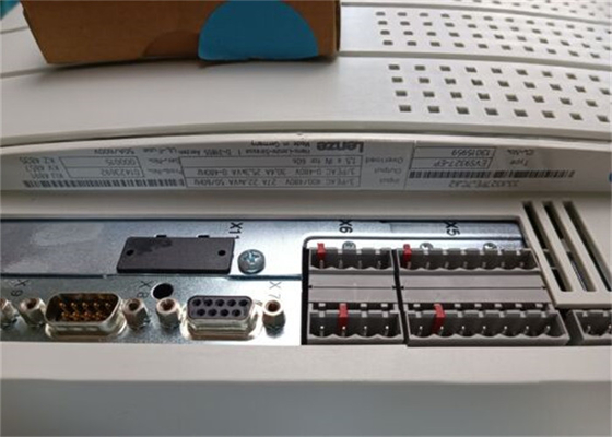 EVS9328-EP LENZE Manuale del sistema di controllo servoazionamenti Serie 9300