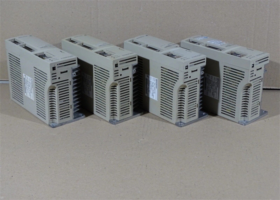 Nuovo Yaskawa Servo Drives SGD-02AH Potenza di lavoro 200W In scatola originale Nuovo
