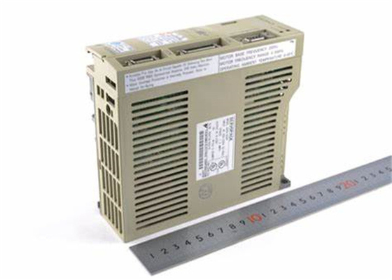 Yaskawa SGDA-A3AP servomotore AC 200-230V Nuovo e originale