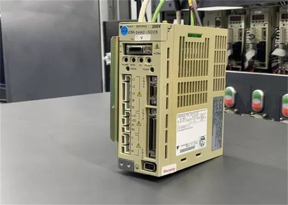 Yaskawa Nuovo Sgdm-04ac-Sd2b Ac Servo Drive 200w In scatola originale