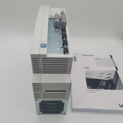 CONTROLLORE SERVO Lenze EVS9324-CIV003 SERIE 9300 SERVO PLC PIASTRA FREDDA 3,0 KW