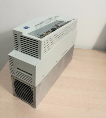 CONTROLLORE SERVO Lenze EVS9324-CIV003 SERIE 9300 SERVO PLC PIASTRA FREDDA 3,0 KW
