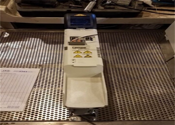 Lenze E70ACPSE0304S ALIMENTATORE USCITA BIFASE 30 AMP 565/675 VDC 10.3 KW
