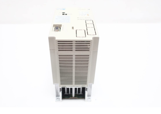 Yaskawa SGDB-15ADG AC SERVO AMPLIFICATORE 200-230V 10A 1.3KW Controllo posizione