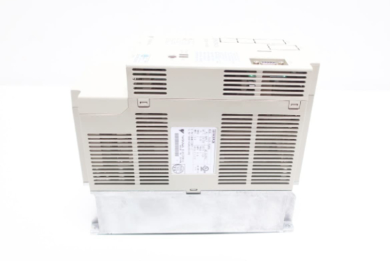 Yaskawa SGDB-15ADG AC SERVO AMPLIFICATORE 200-230V 10A 1.3KW Controllo posizione