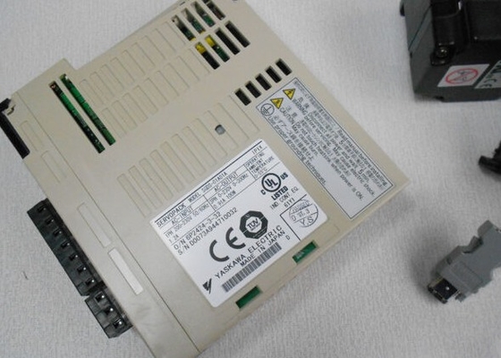 Yaskawa SGDS-01A01A Servopack Servo Drive Voltaggio di lavoro 200v Colore marrone