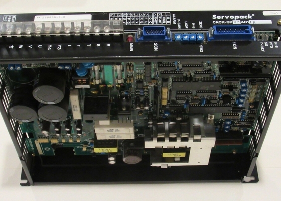 Yaskawa CACR-SR02-AD1-FR Nuova servomotore 200V Voltaggio