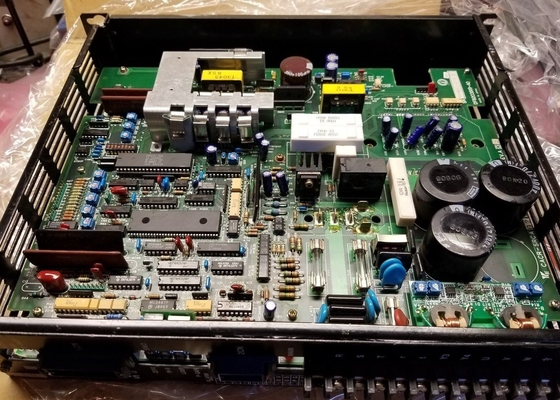 Yaskawa CACR-SR02-AD1-FR Nuova servomotore 200V Voltaggio