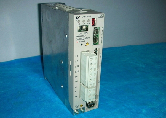 Servo controllore logico programmabile dello SpA dell'azionamento 200-230V 100W di CACR-R90-S04VA YASKAWA