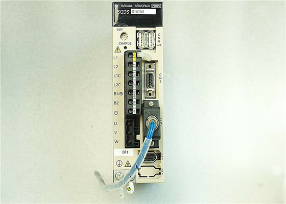 L'azionamento di Yaskawa 0-230V ServoPack ha introdotto 50/60HZ 100W SGDS-01A15A nuovo in scatola