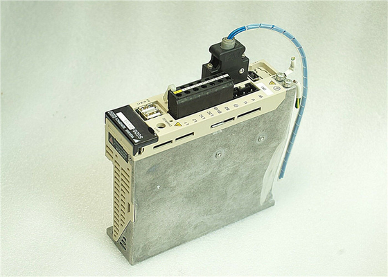 L'azionamento di Yaskawa 0-230V ServoPack ha introdotto 50/60HZ 100W SGDS-01A15A nuovo in scatola
