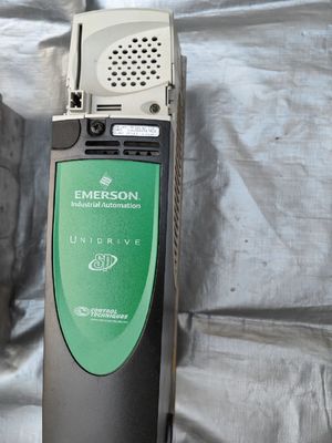 Scenari originali di automazione industriale con azionamento a frequenza variabile Emerson/Nidec SP1401