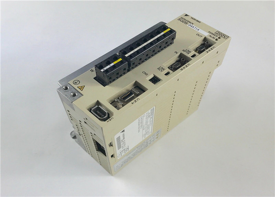 Azionamento elettrico di YASKAWA il servo ha introdotto 1 fase 400W 50/60hz SGDS-04A71A una garanzia da 1 anno
