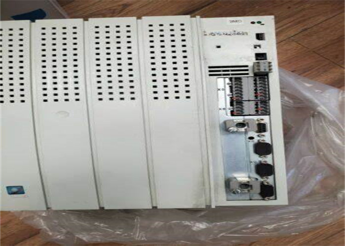 Lenze EVS9328-EPV004 SERVOCONTROLLORE SERIE 9300 400/480 VAC 22-30 KW (29,5-40,2 CV)