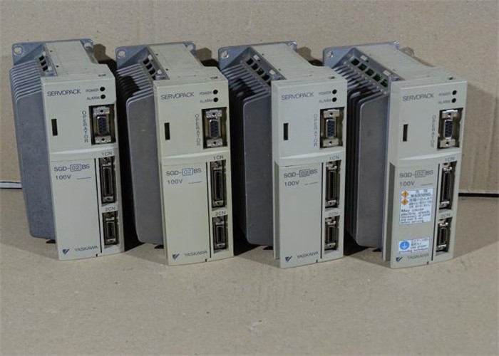 Nuovo Yaskawa Servo Drives SGD-02AH Potenza di lavoro 200W In scatola originale Nuovo