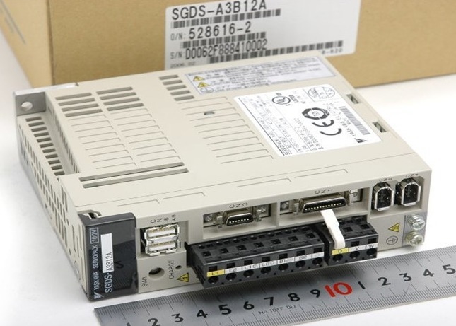 Yaskawa 0,03W Servo Drives SGDS-A3B12A Nuova scatola originale