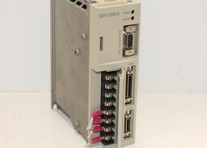 SGDA-01AS Yaskawa Servo Drive Pack 230V-AC 0.87a Amp 100w Servo Amplificatore