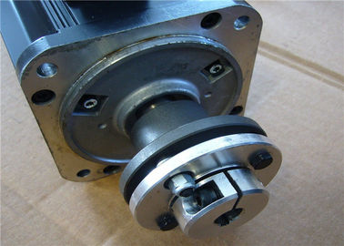 Yaskawa AC Servo Motor USAFED-09CS10E & UTMAH-B15ASB 0.85kW 6.2A 1500RPM 5.39Nm