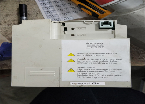 Serie variabile dell'azionamento E500 di frequenza di Mitsubishi invertitore di monofase 4A di 0,75 chilowatt FR-E520S-0.75K-EC